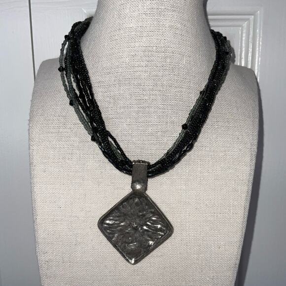 GOTH BLACK PURPLE BLUE IRIDESCENT MULTISTRAND BEADED PENDANT NECKLACE 9” - Picture 4 of 10